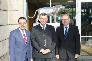 Bürgerbeauftragter der Bayerischen Staatsregierung Klaus Holetschek, MdL, Staatminister und Leiter der Staatskanzlei Dr. Florian Herrmann, MdL, Generalsekretär der Hanns-Seidel-Stiftung Dr. Peter Witterauf (v.l.n.r).